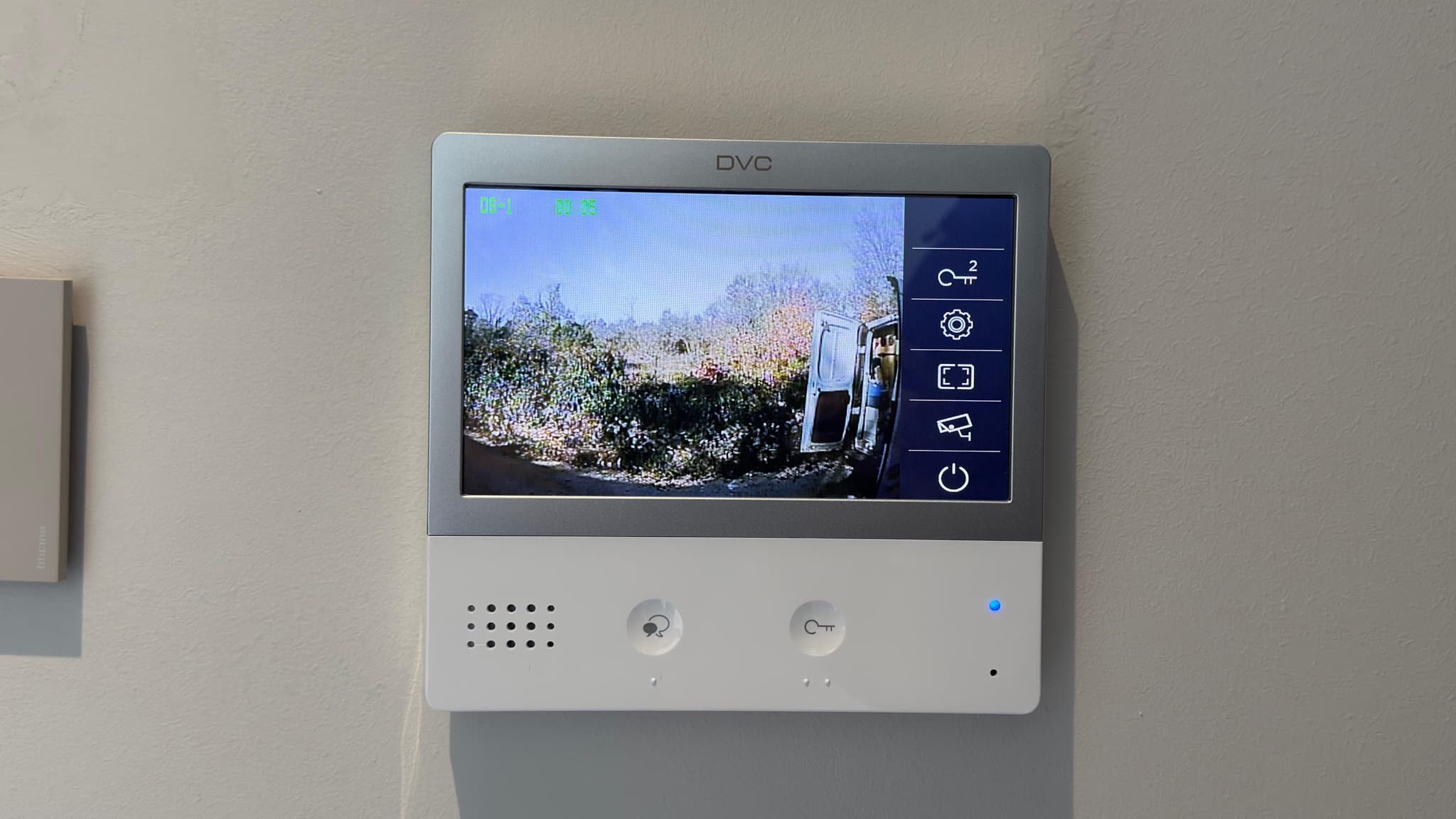 Indoor video intercom monitor showing the view from the outdoor camera.